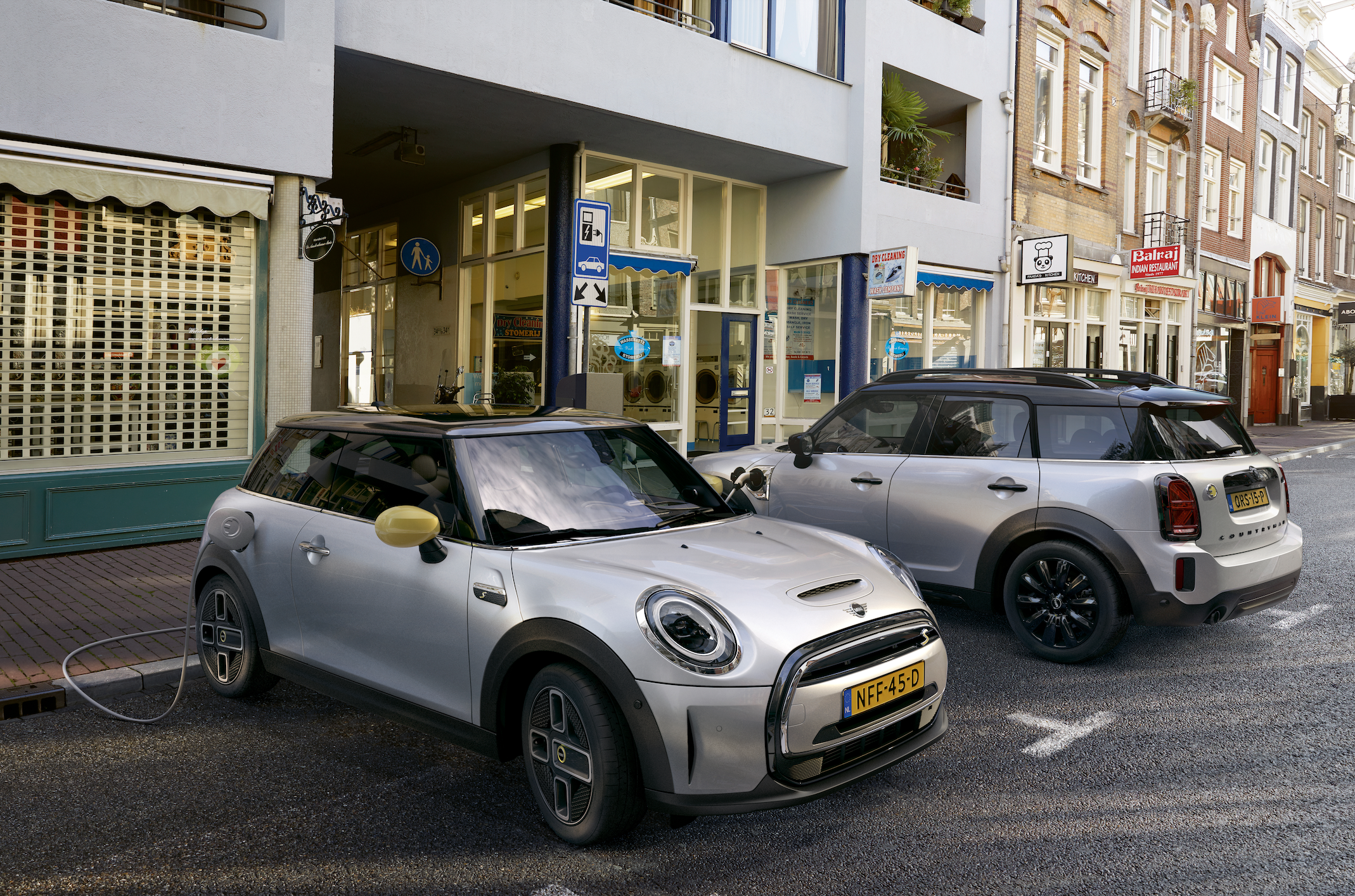 Imagine cu MINI Cooper SE alb